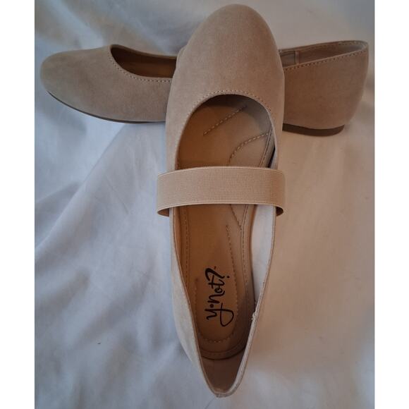 Y-NOT? Beige Suede Ballet Flats with Strap Wom
en's 8.5 NWOT - Picture 3 of 7